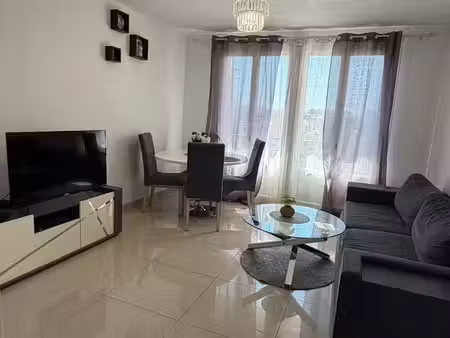 t3 meublé 53 m² lumineux - résidence fermée - chartreux - 1 200 cc