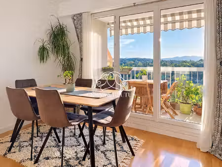 t4 en dernier étage avec balcon + stationnement