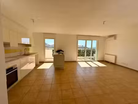 location appartement 4 pièces 82.61 m² à oraison (04700)  990 €
