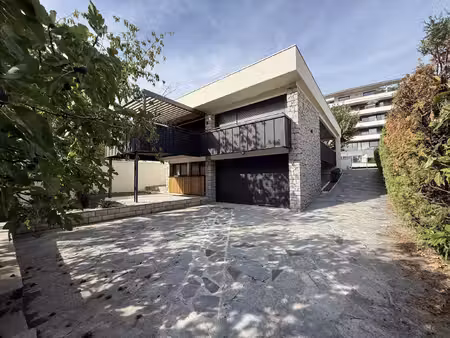 villa entierement renovee 150 m2 -4 chambres chamalieres