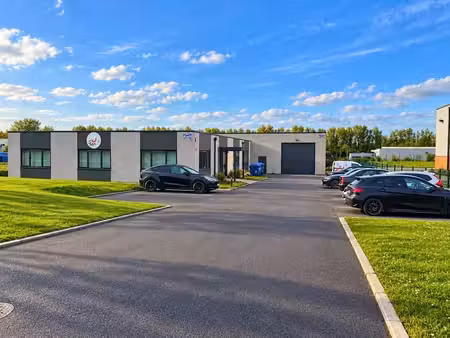 210m² + bureau 4 postes + 2 park. poss. de 382m² compl.