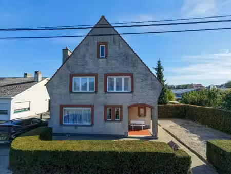 rustig gelegen open bebouwing met 3 slaapkamers en veel p...