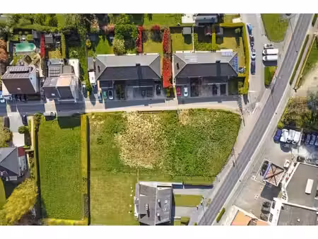 terrain de 629 m² - maison à 4 façades