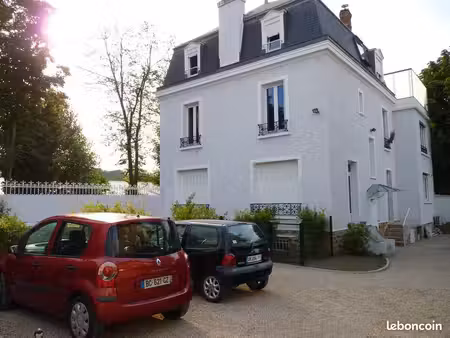trois pièces + terrasse dans petite résidence avec parking