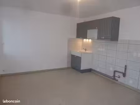 appartement f2 avec cave et une place de parking nominative