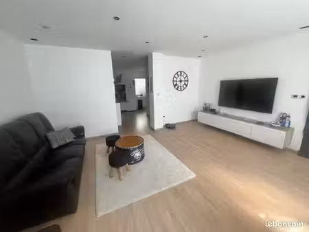 maison 120 m² rénovée – 3 chambres – terrasse 28 m² – bruyères