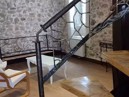 charmante maison de village rénovée  meublée roujan
