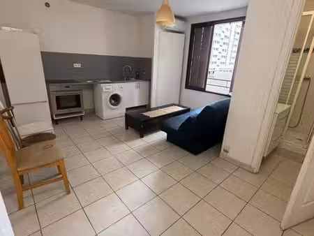 à louer t2 rue de forbin 13003