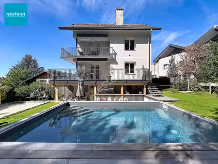 annecy-le-vieux _ appartement en duplex 8 pièces  de 170 m²  avec jardin  piscine et garag