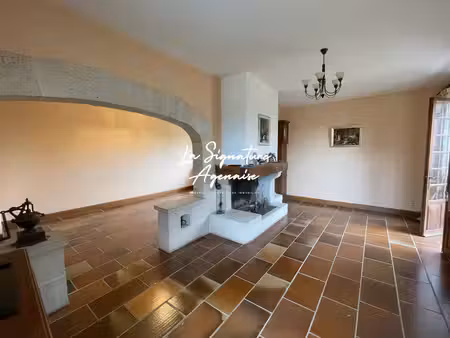 maison de campagne avec vue 180m²  6 chambres  sous-sol sur plu