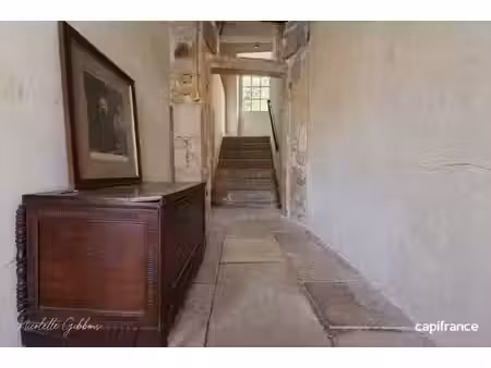 demeure de caractère à rénover au cœur de turenne  un des plus beaux villages de france
