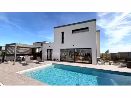 maison contemporaine avec piscine - calme  volumes et prestations