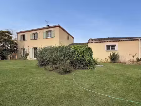 saint jean : maison familiale de 170 m² avec jardin au calme absolu