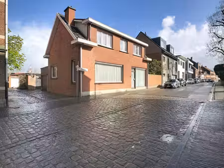 ruime goed gelegen woning met bureau of praktijkruimte