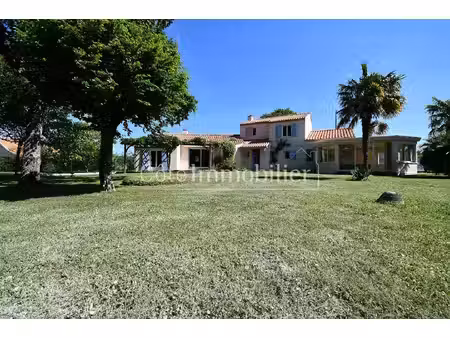 maison bouaye 7 pièce(s) 195.46 m2