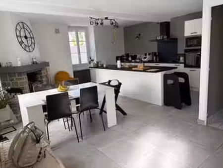 vente maison à cosmes (53230) : à vendre / 133m² cosmes