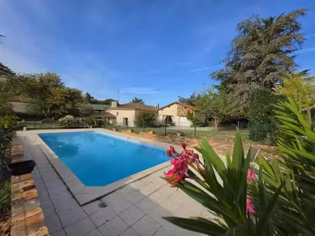 maison en pierre de caractère à lamothe-landerron 214 m²  piscine et fort potentiel profes