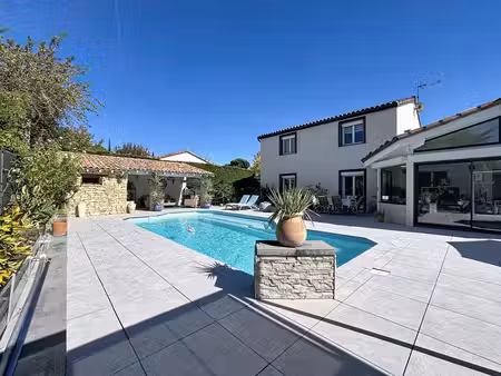 saint-jean  vaste maison familiale de grande qualité avec terrasses  piscine et garage