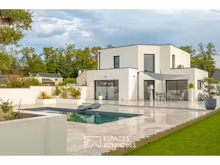 élégante contemporaine avec piscine