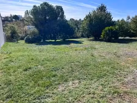 vente terrain à saintes (17100) : à vendre / 916m² saintes