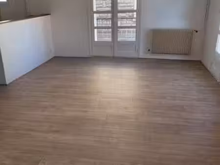 location appartement 2 pièces à neufchâtel-en-bray (76270) : à louer 2 pièces / neufchâtel