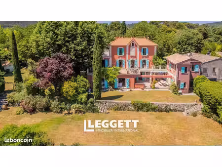 villa 9 pièces 247 m²
