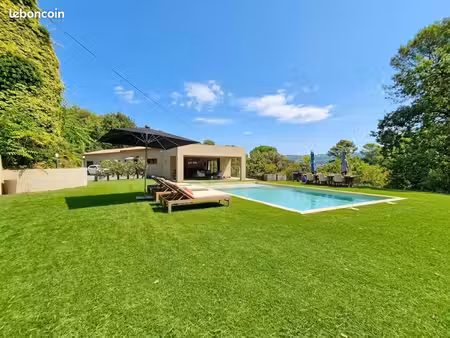 villa 4 pièces 140 m²