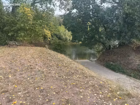 terrain de 900 m2  plat et accès direct à la voirie