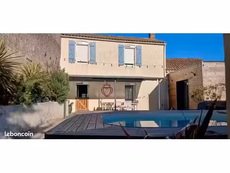 a moutiers les mauxfaits  maison de bourg sans vis à vis de 112m2 avec piscine et appartem