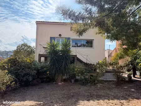haut de villa avec jardin