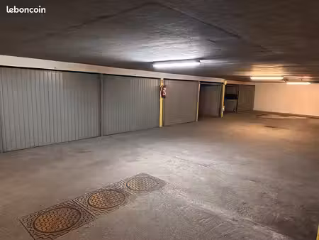 grand box fermé de 20 65 m² — bois-colombes