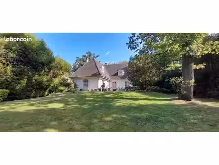 villa 7 pièces 212 m²