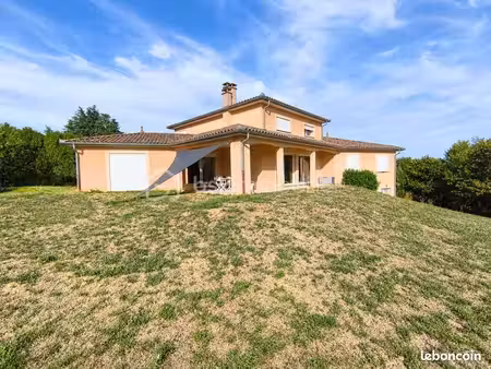 villa 4 pièces 206 m²