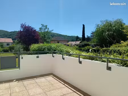 t2 meublé + terrasse 16m2 au calme
