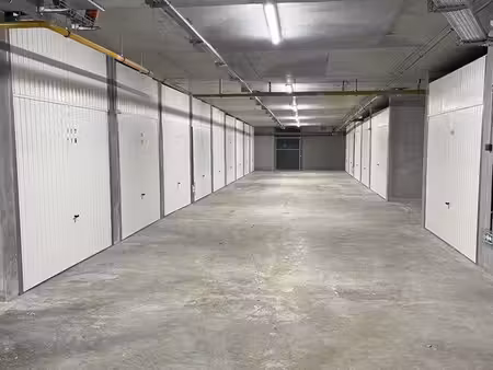garage/box sécurisé par vidéosurveillance