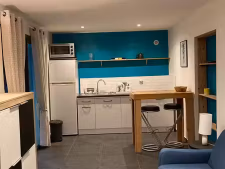 studio charmant avec une grande terrasse dans un environnement calme