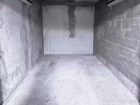 garage fermé 12 m2