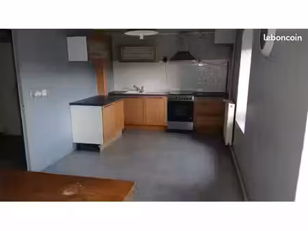 maison 130 m2 salon séjour cuisine salle de bain et 5 chambres