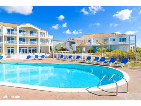 location à l'année t3 neuf  2 chambres  piscine  vue mer