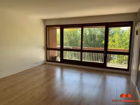 appartement 3 pièces à louer à la celle st cloud - quartier les gressets