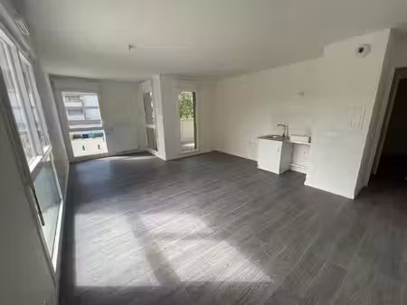 à louer t3 lumineux avec loggia et parking inclus
