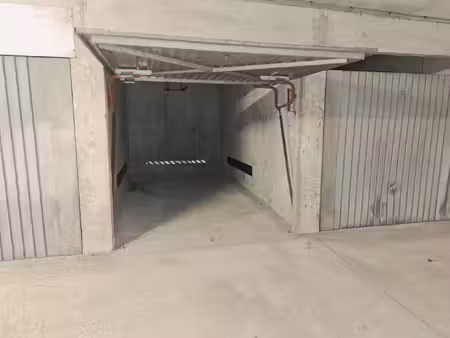 garage au sous-sol dans residence securisee