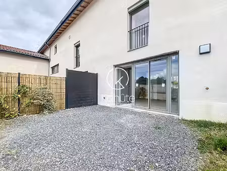 à 20 minutes de lyon  appartement lentilly 4 pièce(s)  triplex de 91m²  3 chambres  extéri