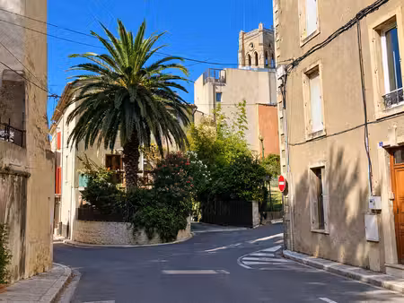 maison de ville avec garage et cour intérieure à pont saint esprit
