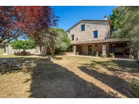 propriété provençale rénovée avec dépendances 300 m² habitables sur 1 7 hectare