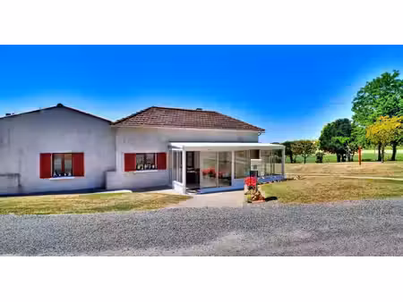 maison de caractère  avec 312 m2 de dépendances et vue dégagée sur la campagne – à 15 min 