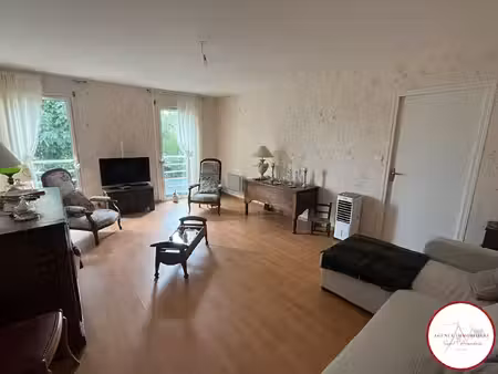 appartement t3 lumineux avec ascenseur et parking -saint-amand-montrond centre-ville