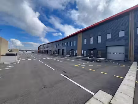 location local d’activités élancourt 78990 542m² à 3246m²