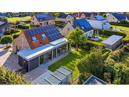 een instapklare  heel aangename villa met oa. 3 grote slaapkamers!