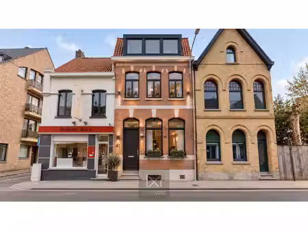 karaktervolle herenwoning met uitzonderlijk veel ruimte en potentieel in hartje lauwe